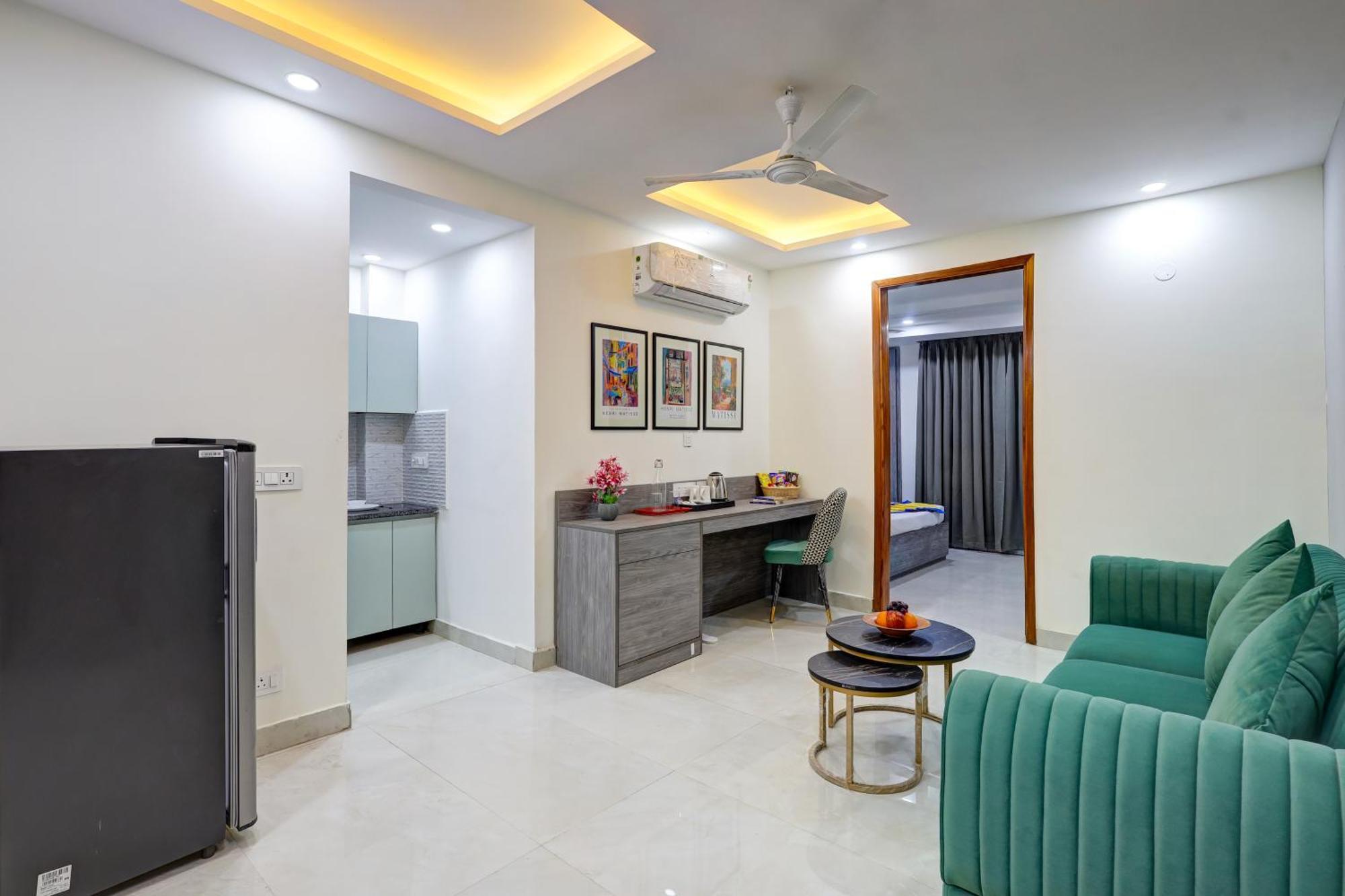 1Bhk Suites Opp Marriott - Huda City Centre Гургаон Экстерьер фото